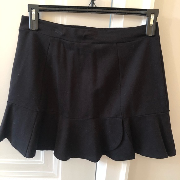 Ruffled mini skirt - Picture 2 of 6